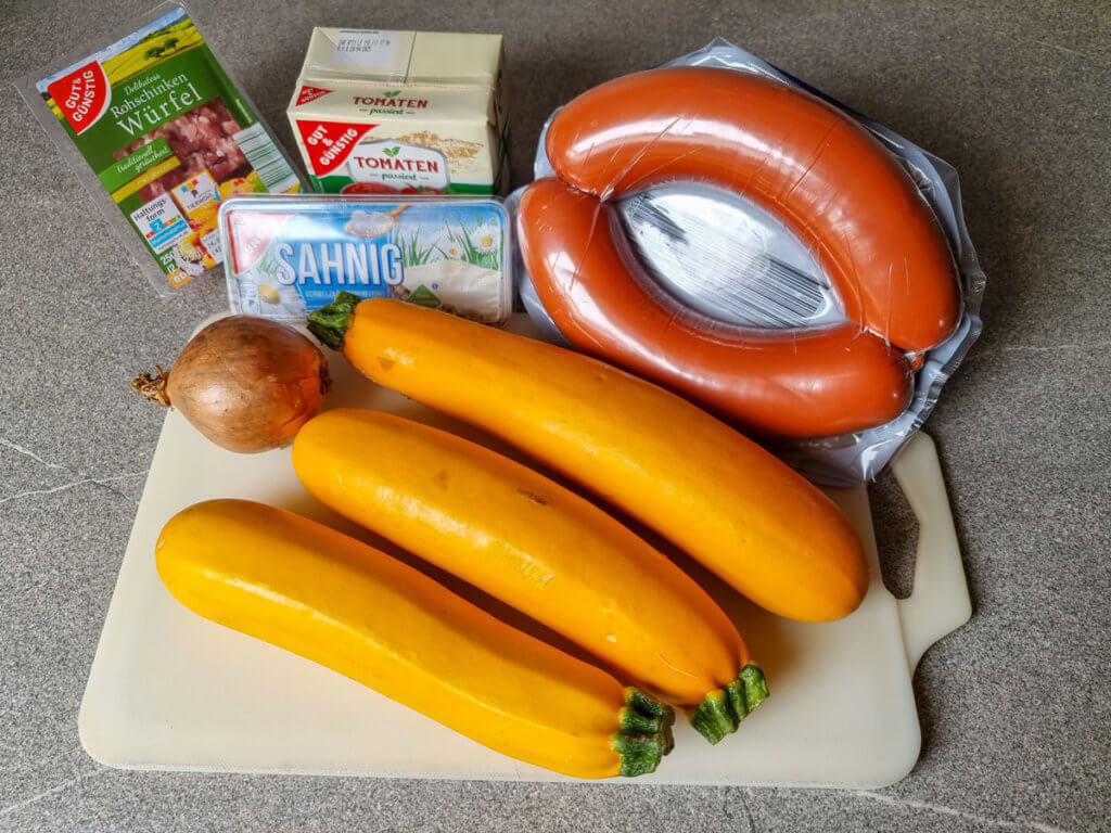 Gefüllte Zucchini mit Fleischwurst